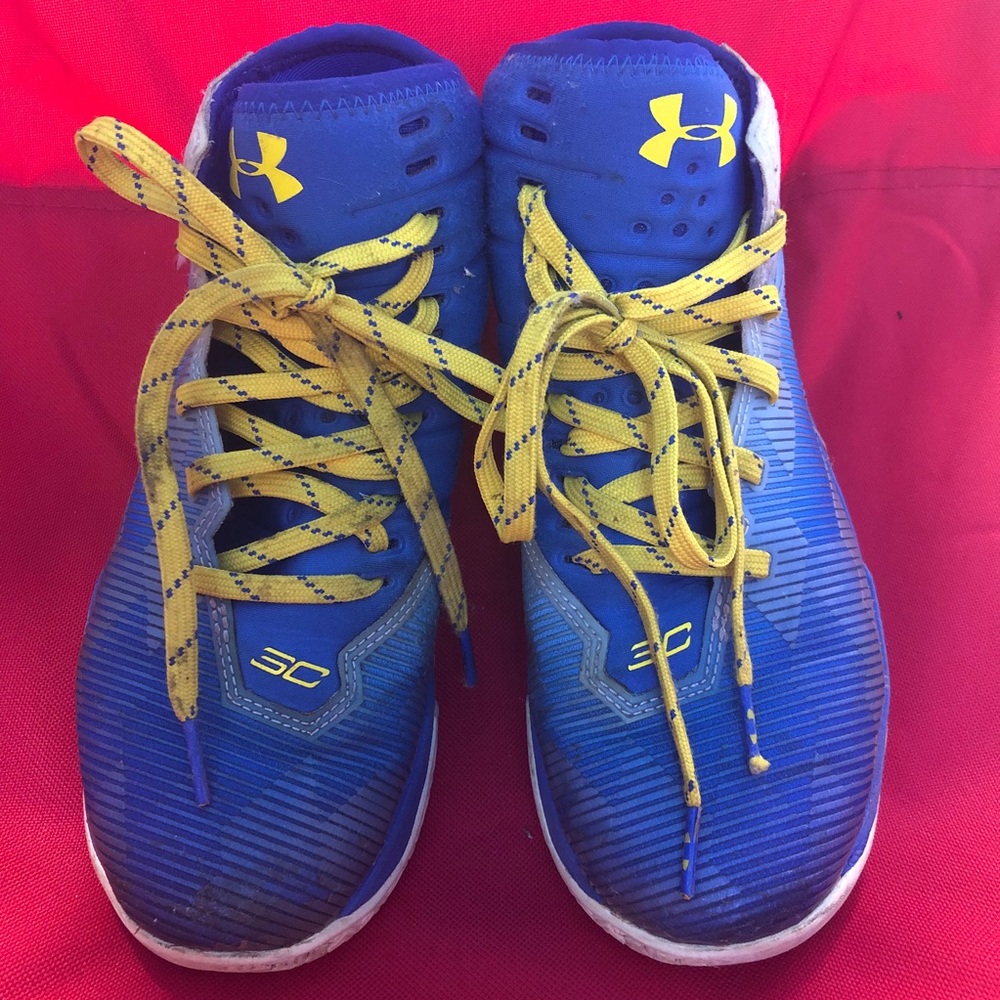 🎉ON SALE🎉 Boy’s Stephen Curry Shoes